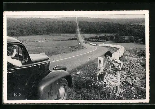 AK Unterwegs im Auto - Nach der Pause auf der Landstrasse