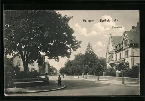 AK Villingen, Bertholdstrasse mit Finanzamt und Bertholddenkmal