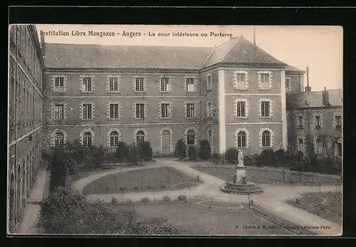 AK Angers, Institution Libre Mongazon - La cour interieure ou Parterre