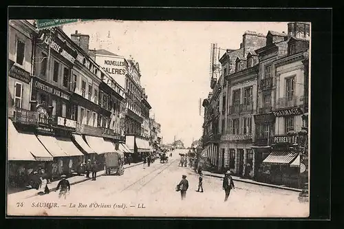 AK Saumur, La Rue d`Orleans (sud)