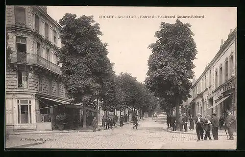 AK Cholet, Grand Café - Entrée du Boulevard Gustave-Richard