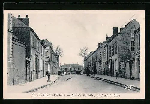 AK Cholet, Rue du Paradis - au fond, la Gare