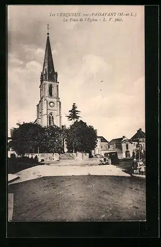 AK Les Cerqueux sous Passavant, La Place de l`Église