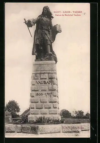 AK Saint-Léger-Vauban, Statue du Maréchal Vauban