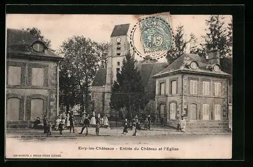 AK Evry-les-Châteaux, Entrée du Château et l`Eglise