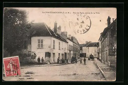 AK La Ferté-Gaucher, Rue de Paris, Entrée de la Ville