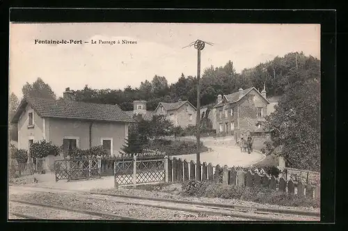 AK Fontaine-le-Port, Le Passage à Niveau