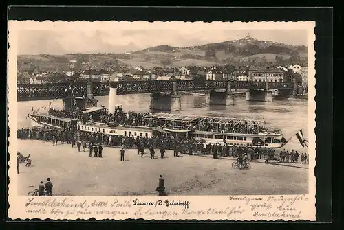 AK Linz /Donau, Eilschiff vor dem Ablegen