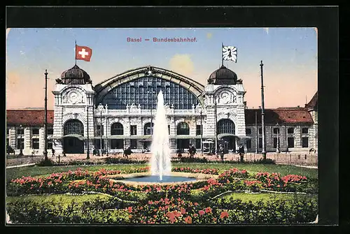 AK Basel, Bundesbahnhof hinter Gartenanlage mit Springbrunnen