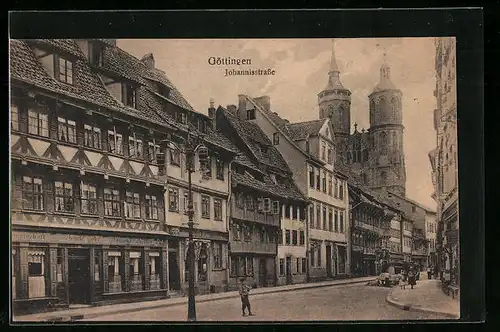 AK Göttingen, Johannisstrasse mit Blick auf Kirche