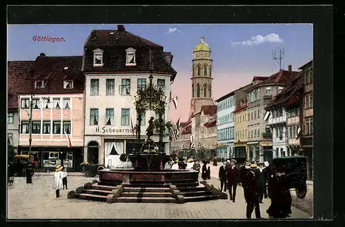 AK Göttingen, Ortspartie mit Denkmal und Passanten