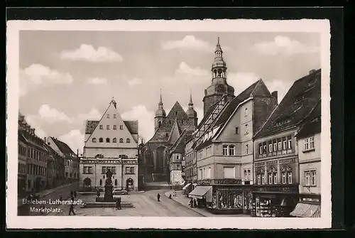 AK Eisleben, Marktplatz mit Denkmal