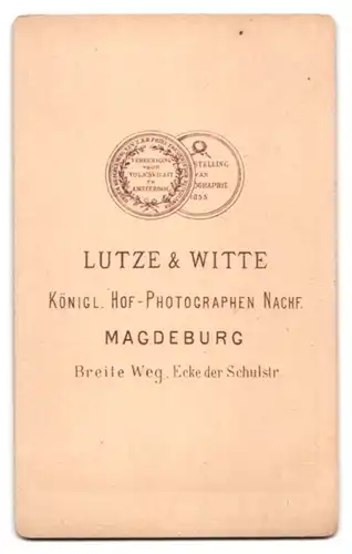 Fotografie Lutze & Witte, Magdeburg, Breite Weg, Dame mit Brosche