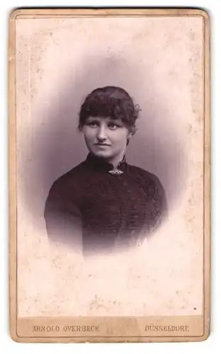 Fotografie Arnold Overbeck, Düsseldorf, Königsallee 43, Junge Dame mit zurückgebundenem Haar
