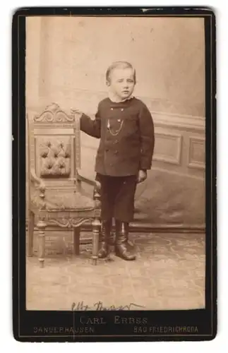 Fotografie Carl Erbss, Sangerhausen, Bahnhofstr., Kleiner Junge in modischer Kleidung