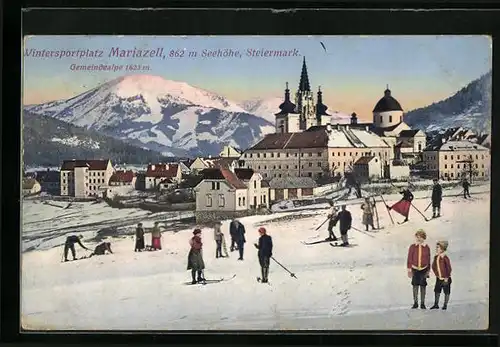 AK Mariazell, Skifahrer vor Ortskulisse mit Gemeindealpe