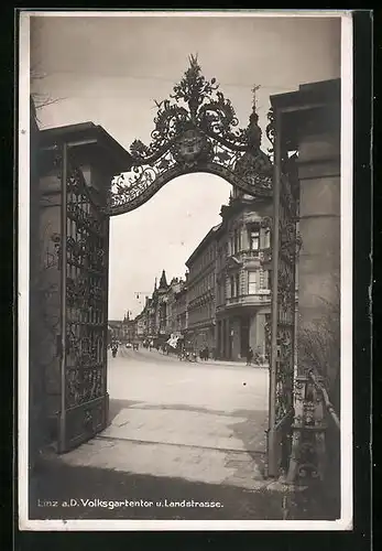 AK Linz a. D., Verziertes Volksgartentor, Landstrasse