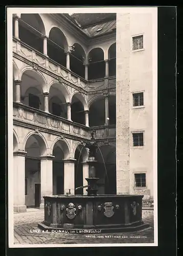 AK Linz a. D., Brunnen im Landhaushof