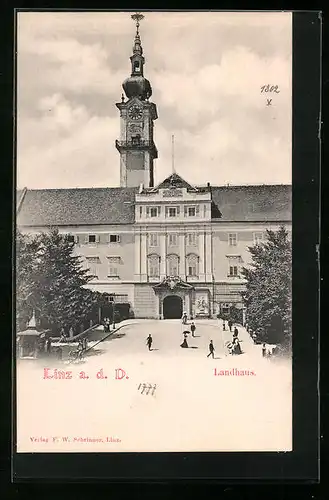 AK Linz a. D., Besucher vor dem Eingang zum Landhaus