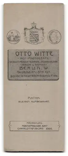 Fotografie Otto Witte, Berlin, Tauenzien-Str. 13a, junge Frau im hellen Kleid mit Schleife und Halskette