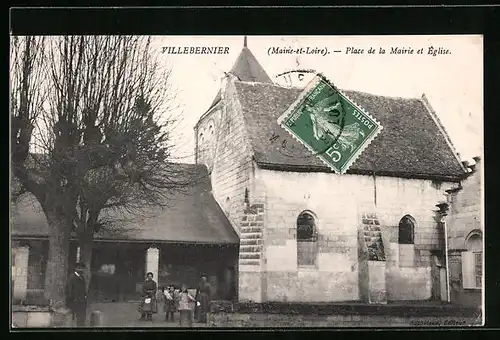 AK Villebernier, Place de la Mairie et Église