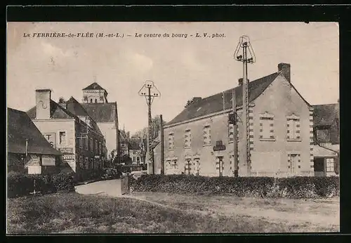 AK La Ferrière-de-Flée, Le centre du bourg