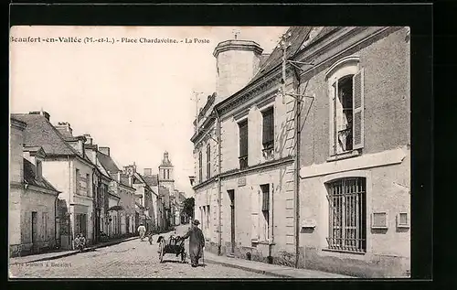 AK Beaufort-en-Vallée, Place Chardavoine, La Poste