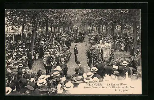 AK Angers, La Féte des Fleurs, Avenue Jeanne d'Arc, La Distribution des Prix