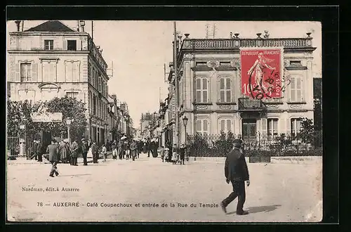 AK Auxerre, Café Coupechoux et entree de la Rue du Temple