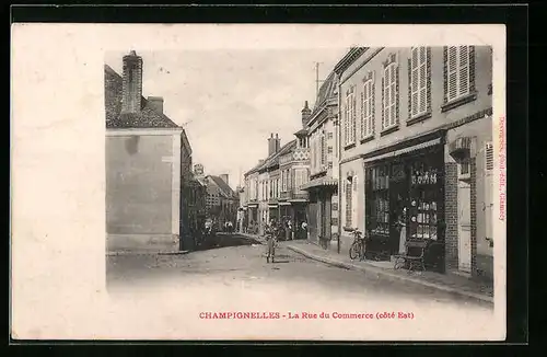 AK Champignelles, La Rue du Commerce (cote Est)