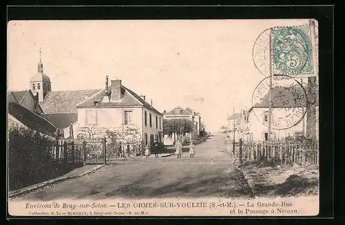AK Les Ormes-sur-Voulzie, La Grande-Rue