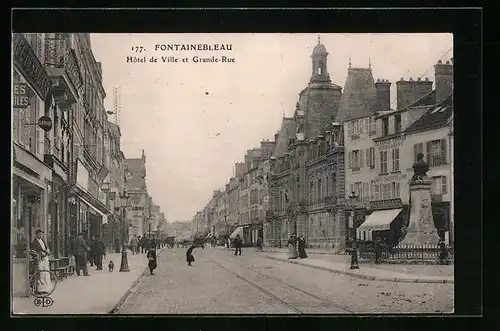 AK Fontainebleau, Hôtel de Ville et Grande-Rue