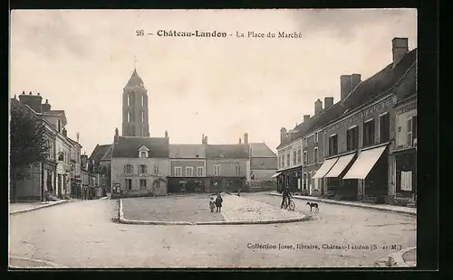 AK Château-Landon, La Place du Marché