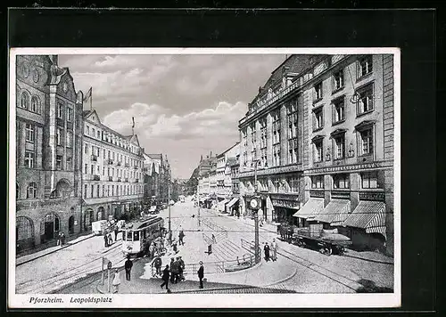 AK Pforzheim, Leopoldsplatz mit Strassenbahn aus der Vogelschau