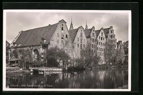 AK Lübeck, Alte Salzspeicher a. d. Trave