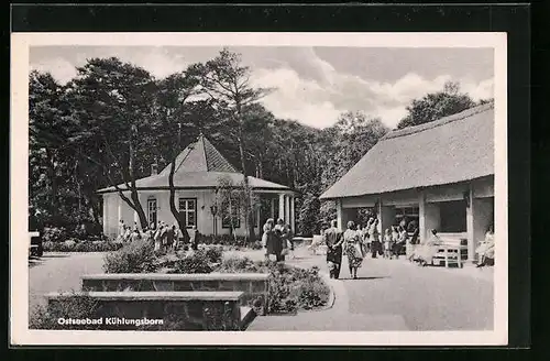 AK Kühlungsborn, Urlauber beim Spaziergang