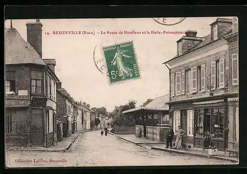 AK Beuzeville, La Route de Honfleur et la Halle-Poissonnerie