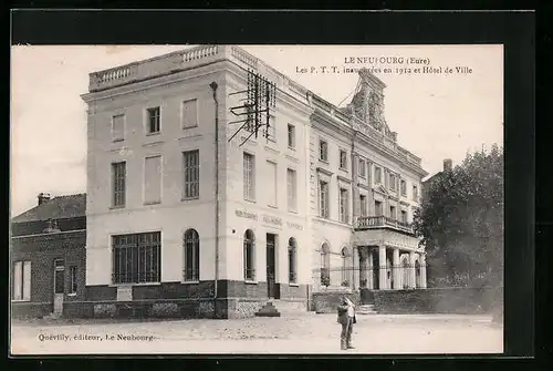 AK Le Neubourg, Les P.T.T. inaugurées en 1912 et Hôtel de Ville