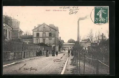 AK Bray, L'Entrée du Pays