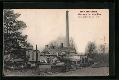 AK Nonancourt, Tissage de Mocdieu (vue prise de la Route)