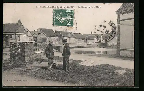 AK La Madeleine-de-Nonancourt, Le Carrefour de la Mare