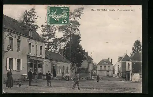 AK Mainneville, Place communale