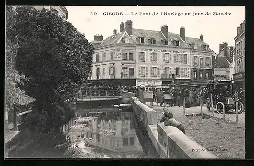 AK Gisors, Le Pont de l`Horloge un jour de Marche