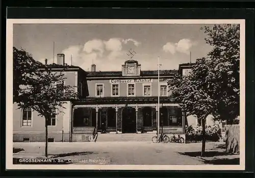 AK Grossenhain i. Sa., Cottbuser Bahnhof mit Fahrrädern