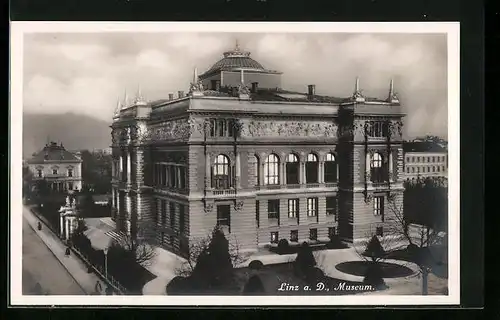 AK Linz a. d. Donau, Museum aus der Vogelschau