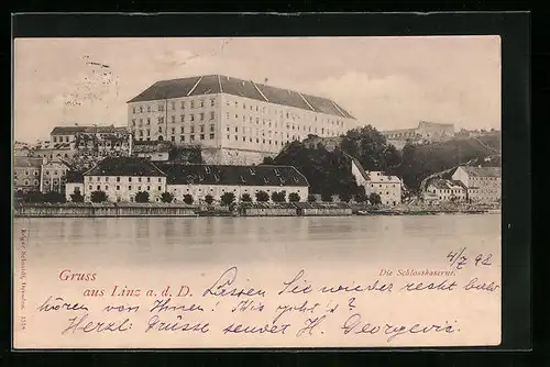 AK Linz a. d. Donau, Bebautes Ufer mit Schlosskaserne