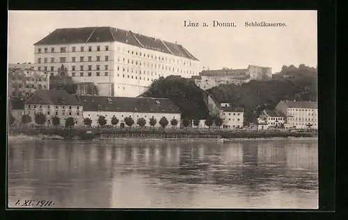 AK Linz a. d. Donau, Schlosskaserne am Ufer