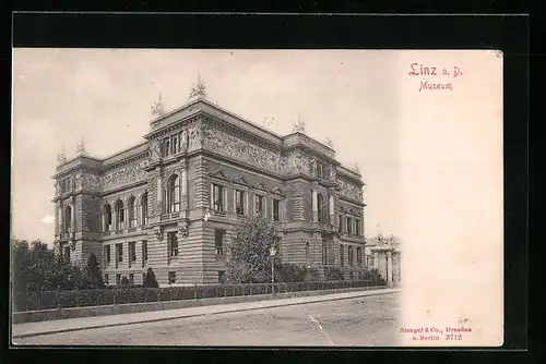 AK Linz a. d. Donau, Museum mit Strassenpartie