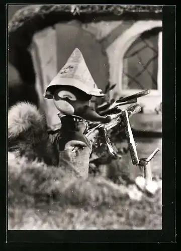 AK Herr Fuchs mit Hut aus einer Zeitung