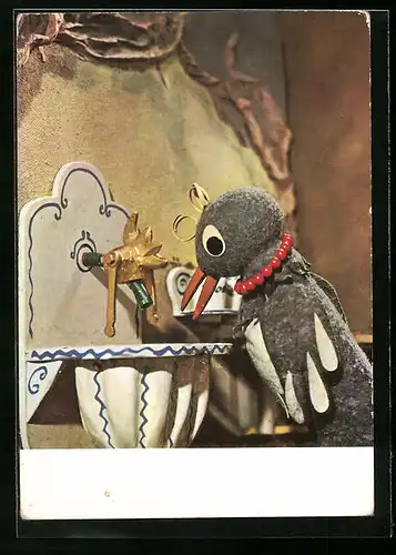 AK Frau Elster vor einem Wasserhahn